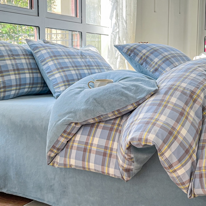 91家纺网 家纺一手货源 找家纺 柠萌家居 2025新款无印良品风双拼全棉色织水洗棉加牛奶绒四件套简约全棉拼牛奶绒四件套 提供买家秀 棉+绒-简兮蓝