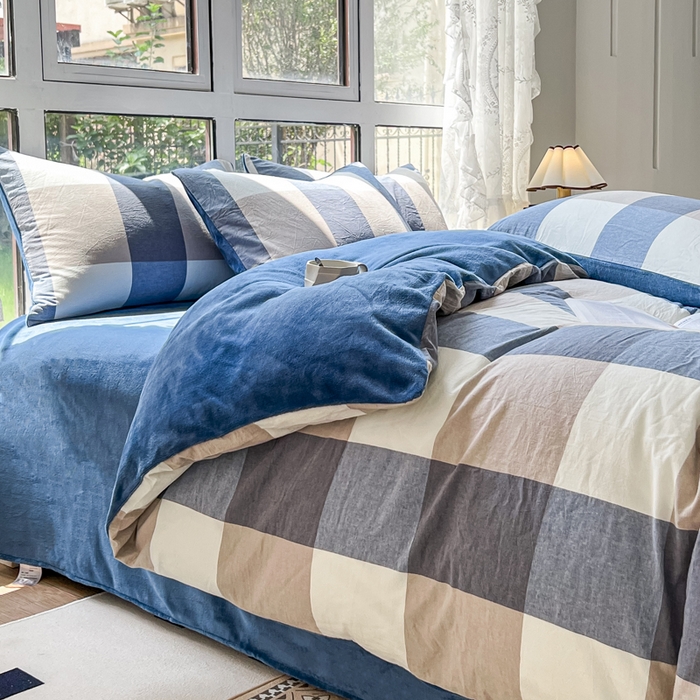 91家纺网 家纺一手货源 找家纺 柠萌家居 2025新款无印良品风双拼全棉色织水洗棉加牛奶绒四件套简约全棉拼牛奶绒四件套 提供买家秀 棉+绒-蓝调格