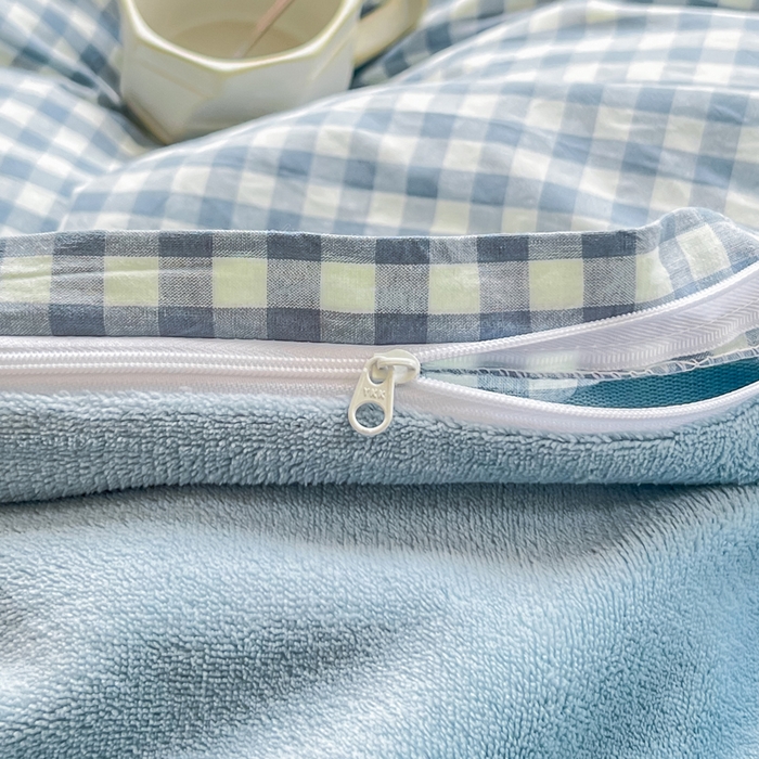 91家纺网 家纺一手货源 找家纺 柠萌家居 2025新款无印良品风双拼全棉色织水洗棉加牛奶绒四件套简约全棉拼牛奶绒四件套 提供买家秀 棉+绒-浅蓝小格