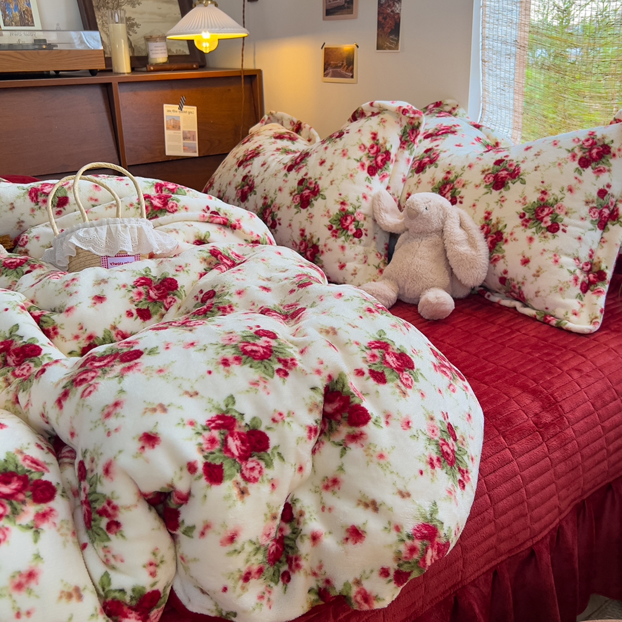 91家纺网 家纺一手货源 找家纺 默忆 2025新款牛奶绒床盖款四件套-花妖 花妖-白