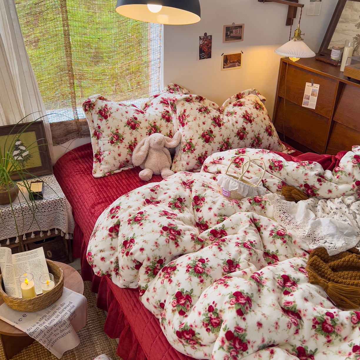 91家纺网 家纺一手货源 找家纺 默忆 2025新款牛奶绒床盖款四件套-花妖 花妖-白