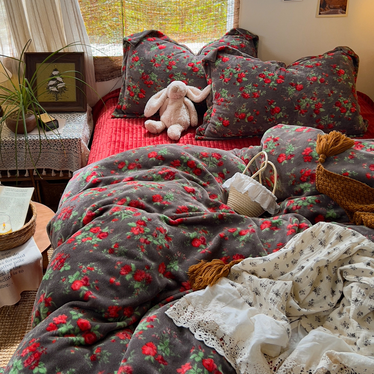 91家纺网 家纺一手货源 找家纺 默忆 2025新款牛奶绒床盖款四件套-花妖 花妖-红