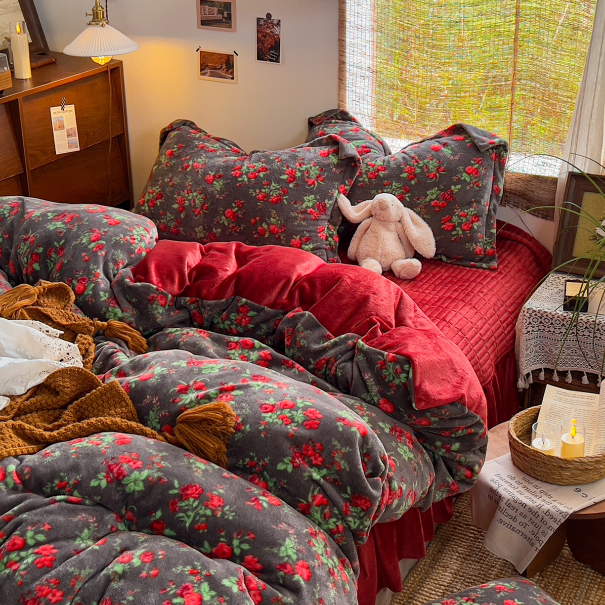 91家纺网 家纺一手货源 找家纺 默忆 2025新款牛奶绒床盖款四件套-花妖 花妖-红