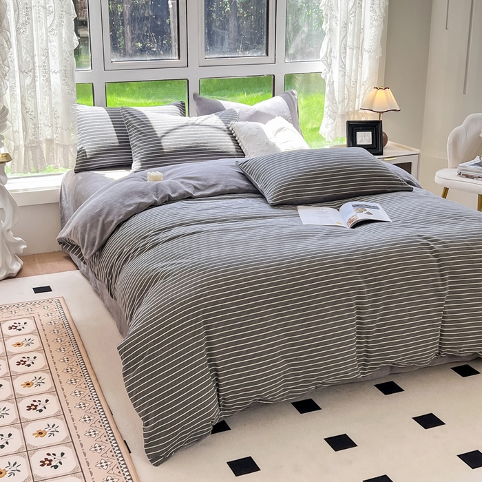 91家纺网 家纺一手货源 找家纺 柠萌家居 2025新款无印良品风双拼全棉色织水洗棉加牛奶绒四件套简约全棉拼牛奶绒四件套 提供买家秀 棉+绒-中条纹深灰