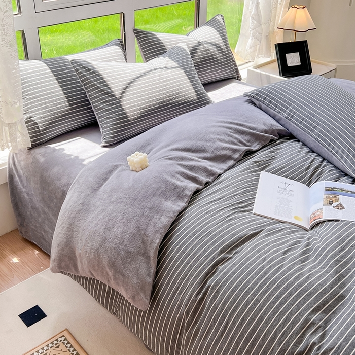 91家纺网 家纺一手货源 找家纺 柠萌家居 2025新款无印良品风双拼全棉色织水洗棉加牛奶绒四件套简约全棉拼牛奶绒四件套 提供买家秀 棉+绒-中条纹深灰