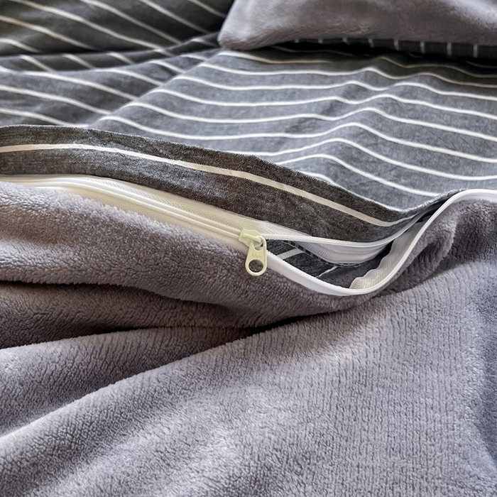 91家纺网 家纺一手货源 找家纺 柠萌家居 2025新款无印良品风双拼全棉色织水洗棉加牛奶绒四件套简约全棉拼牛奶绒四件套 提供买家秀 棉+绒-中条纹深灰