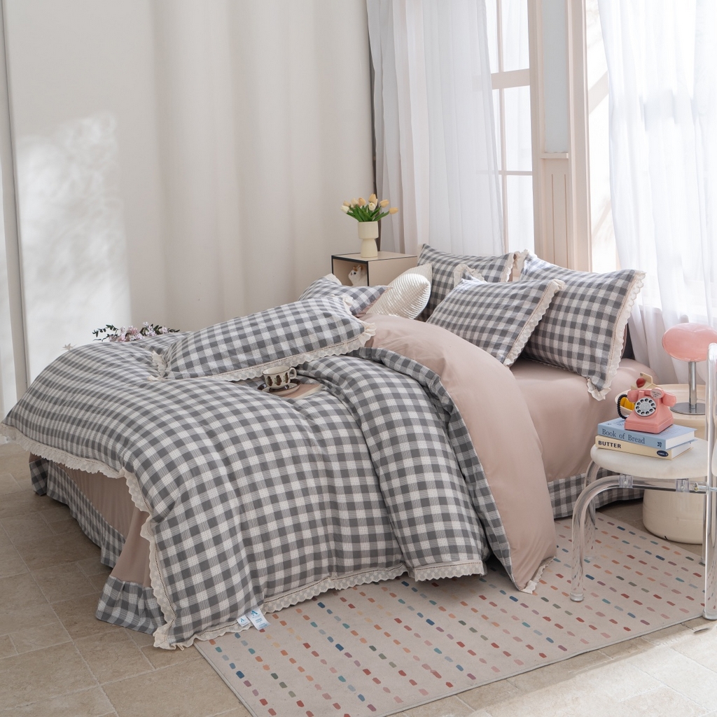 91家纺网 家纺一手货源 找家纺 玖琳家纺 2025新款云朵水洗棉皱皱纱精致花边款四件套 森系格韵