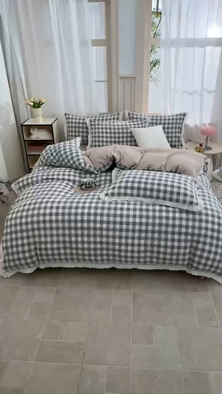 91家纺网 家纺一手货源 找家纺 玖琳家纺 2025新款云朵水洗棉皱皱纱精致花边款四件套 森系格韵