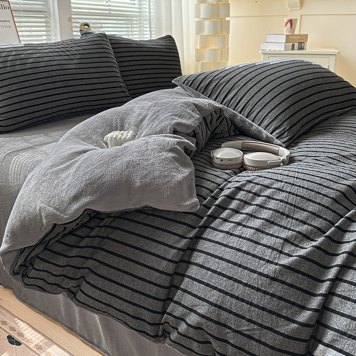 91家纺网 家纺一手货源 找家纺 柠萌家居 2025新款无印良品风双拼全棉色织水洗棉加牛奶绒四件套简约全棉拼牛奶绒四件套 提供买家秀 棉+绒白日梦想家