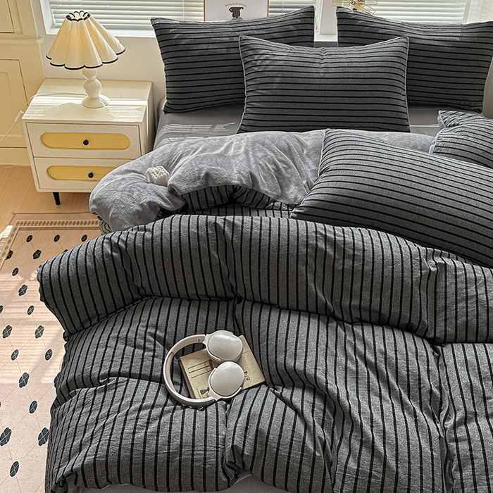 91家纺网 家纺一手货源 找家纺 柠萌家居 2025新款无印良品风双拼全棉色织水洗棉加牛奶绒四件套简约全棉拼牛奶绒四件套 提供买家秀 棉+绒白日梦想家