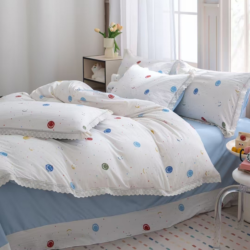 91家纺网 家纺一手货源 找家纺 玖琳家纺 2025新款云朵水洗棉皱皱纱精致花边款四件套 笑脸