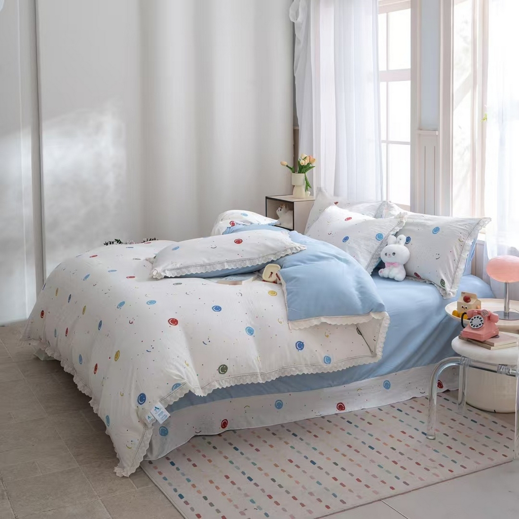 91家纺网 家纺一手货源 找家纺 玖琳家纺 2025新款云朵水洗棉皱皱纱精致花边款四件套 笑脸