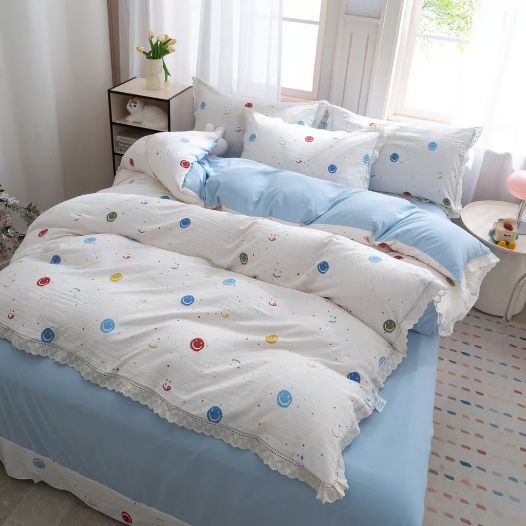 91家纺网 家纺一手货源 找家纺 玖琳家纺 2025新款云朵水洗棉皱皱纱精致花边款四件套 笑脸