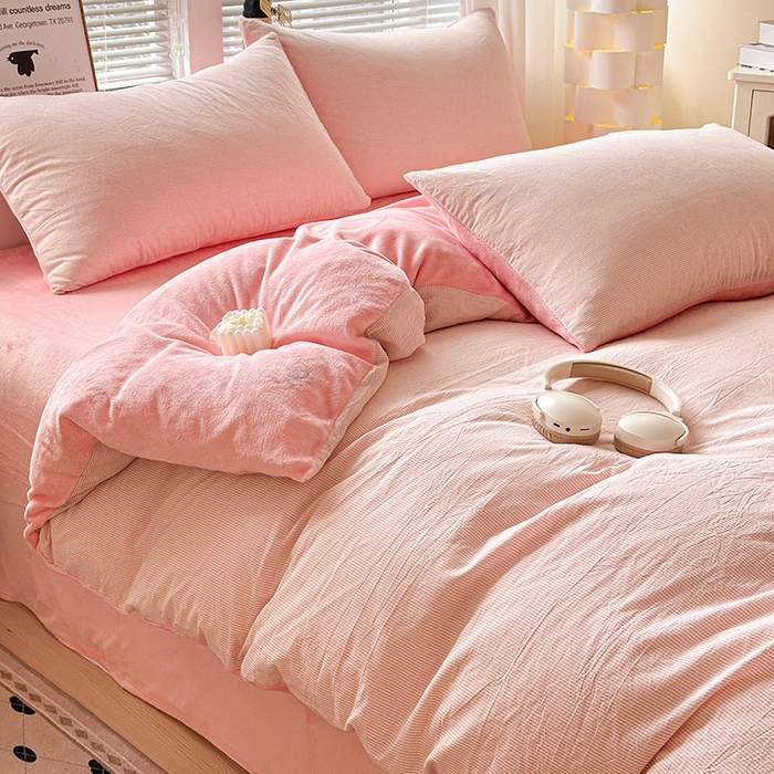 91家纺网 家纺一手货源 找家纺 柠萌家居 2025新款无印良品风双拼全棉色织水洗棉加牛奶绒四件套简约全棉拼牛奶绒四件套 提供买家秀 棉+绒粉密条