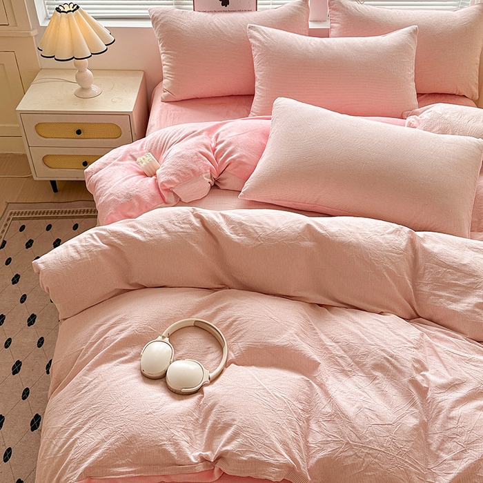 91家纺网 家纺一手货源 找家纺 柠萌家居 2025新款无印良品风双拼全棉色织水洗棉加牛奶绒四件套简约全棉拼牛奶绒四件套 提供买家秀 棉+绒粉密条