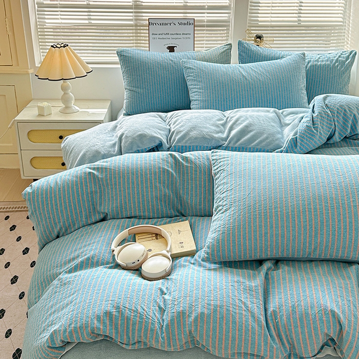 91家纺网 家纺一手货源 找家纺 柠萌家居 2025新款无印良品风双拼全棉色织水洗棉加牛奶绒四件套简约全棉拼牛奶绒四件套 提供买家秀 棉+绒蓝咖条