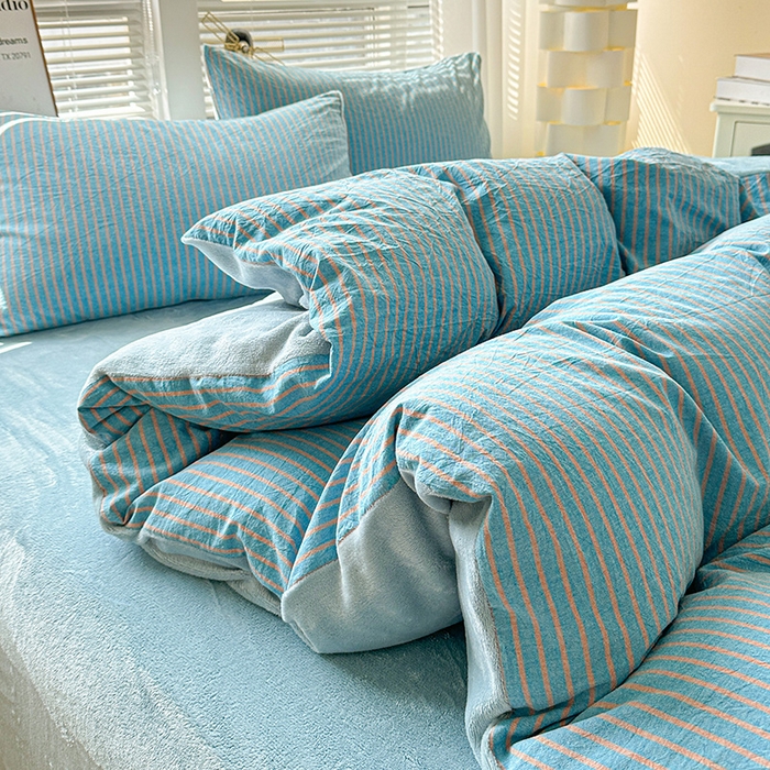 91家纺网 家纺一手货源 找家纺 柠萌家居 2025新款无印良品风双拼全棉色织水洗棉加牛奶绒四件套简约全棉拼牛奶绒四件套 提供买家秀 棉+绒蓝咖条