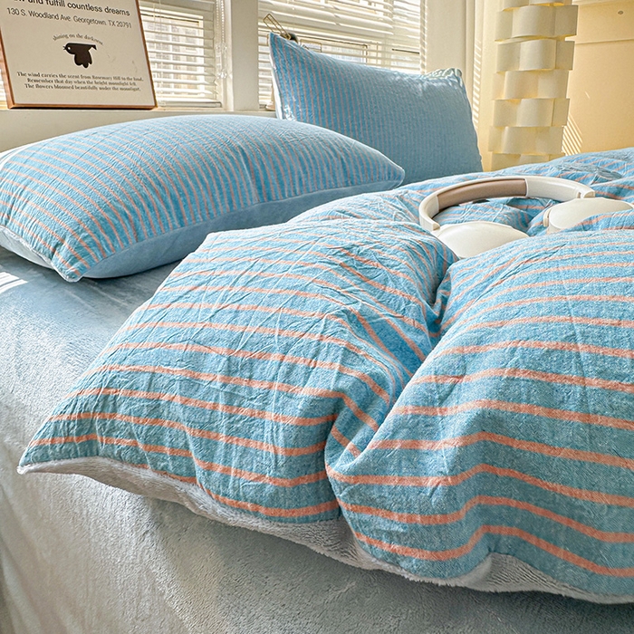 91家纺网 家纺一手货源 找家纺 柠萌家居 2025新款无印良品风双拼全棉色织水洗棉加牛奶绒四件套简约全棉拼牛奶绒四件套 提供买家秀 棉+绒蓝咖条