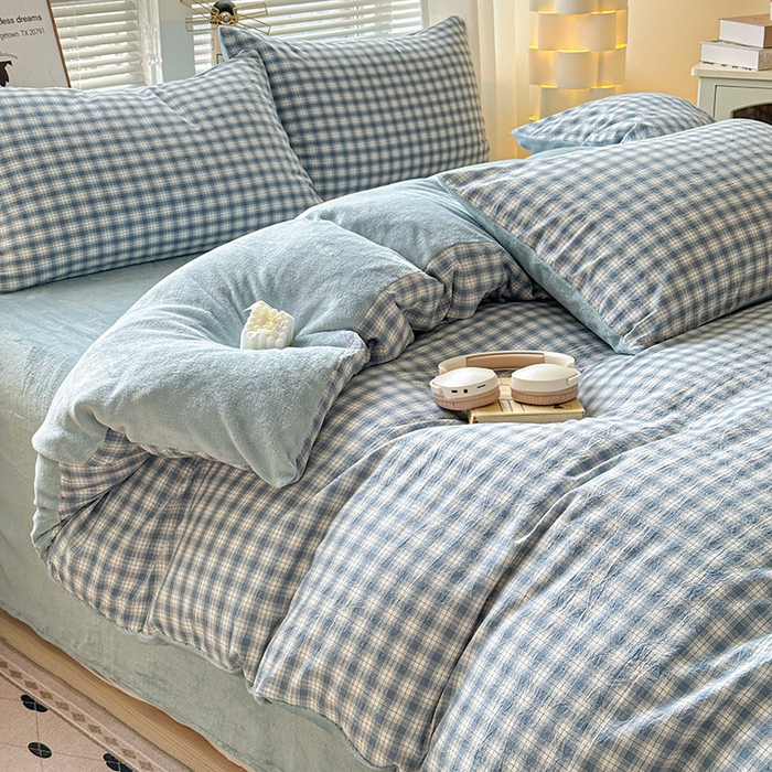 91家纺网 家纺一手货源 找家纺 柠萌家居 2025新款无印良品风双拼全棉色织水洗棉加牛奶绒四件套简约全棉拼牛奶绒四件套 提供买家秀 棉+绒尚品蓝