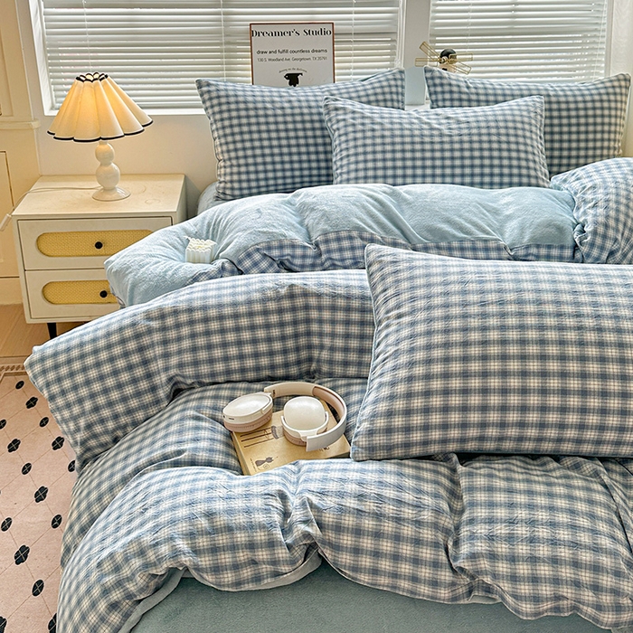 91家纺网 家纺一手货源 找家纺 柠萌家居 2025新款无印良品风双拼全棉色织水洗棉加牛奶绒四件套简约全棉拼牛奶绒四件套 提供买家秀 棉+绒尚品蓝