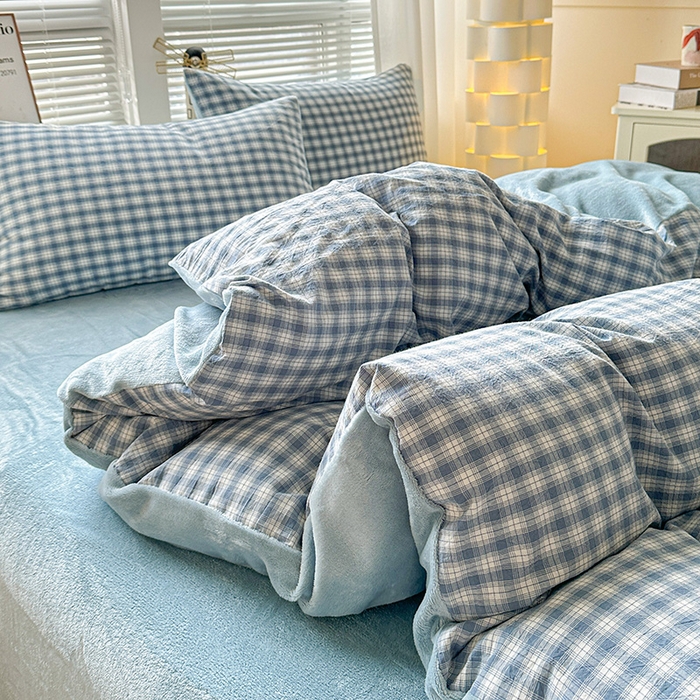 91家纺网 家纺一手货源 找家纺 柠萌家居 2025新款无印良品风双拼全棉色织水洗棉加牛奶绒四件套简约全棉拼牛奶绒四件套 提供买家秀 棉+绒尚品蓝