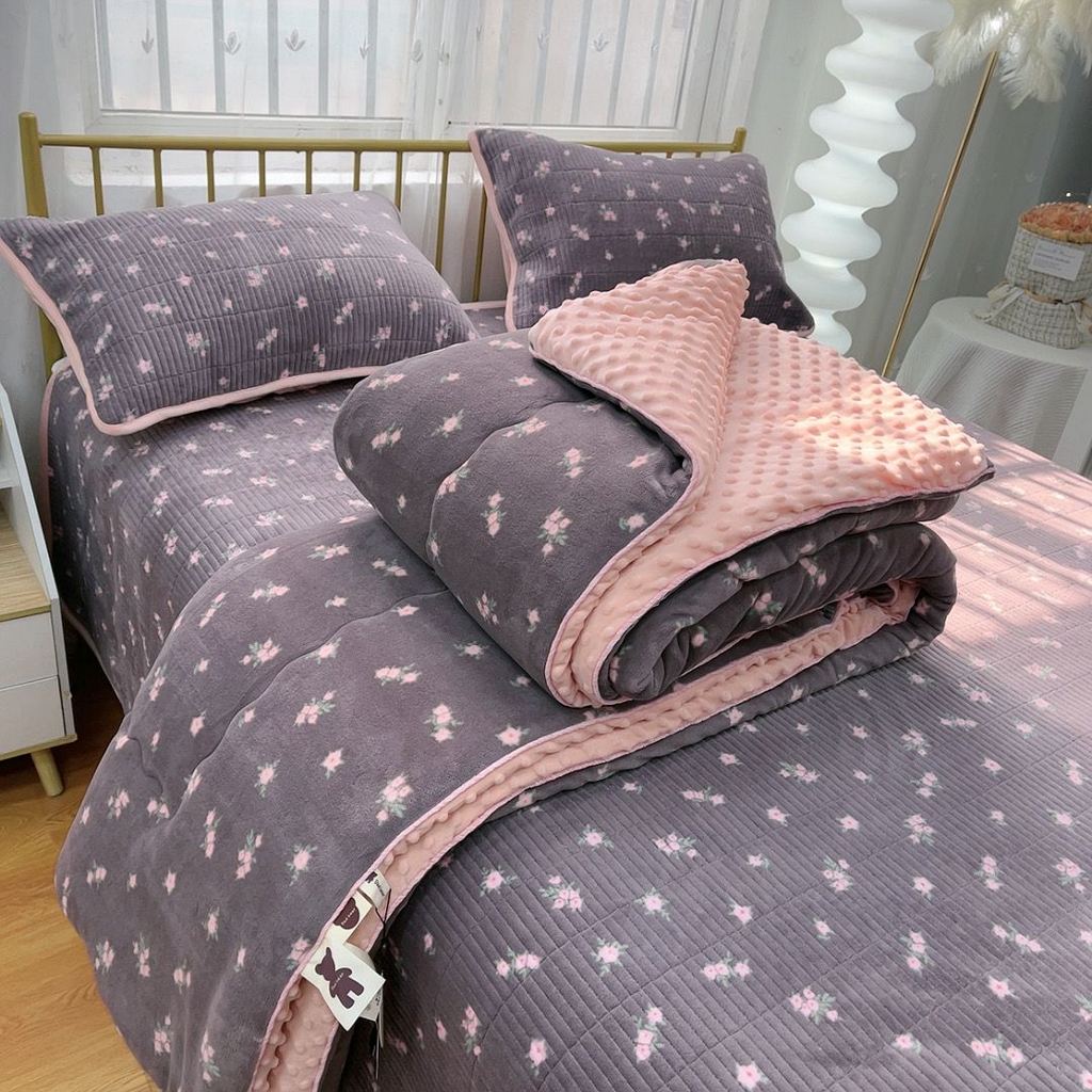 91家纺网 家纺一手货源 找家纺 （总）暖居 2025新款加厚牛奶绒豆豆被床盖四件套跑量款