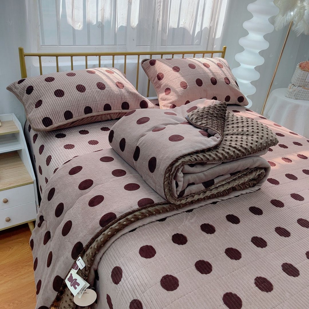 91家纺网 家纺一手货源 找家纺 （总）暖居 2025新款加厚牛奶绒豆豆被床盖四件套跑量款