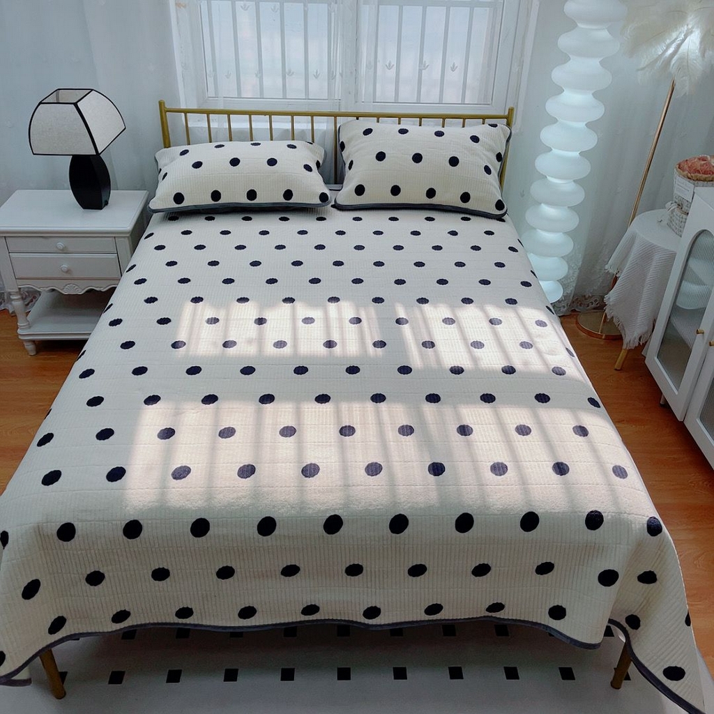 91家纺网 家纺一手货源 找家纺 暖居 2025新款加厚牛奶绒豆豆被床盖四件套跑量款 奶白大波点