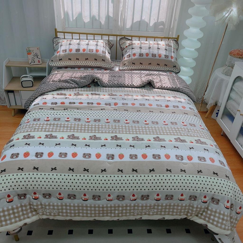 91家纺网 家纺一手货源 找家纺 暖居 2025新款加厚牛奶绒豆豆被床盖四件套跑量款 蛋糕熊