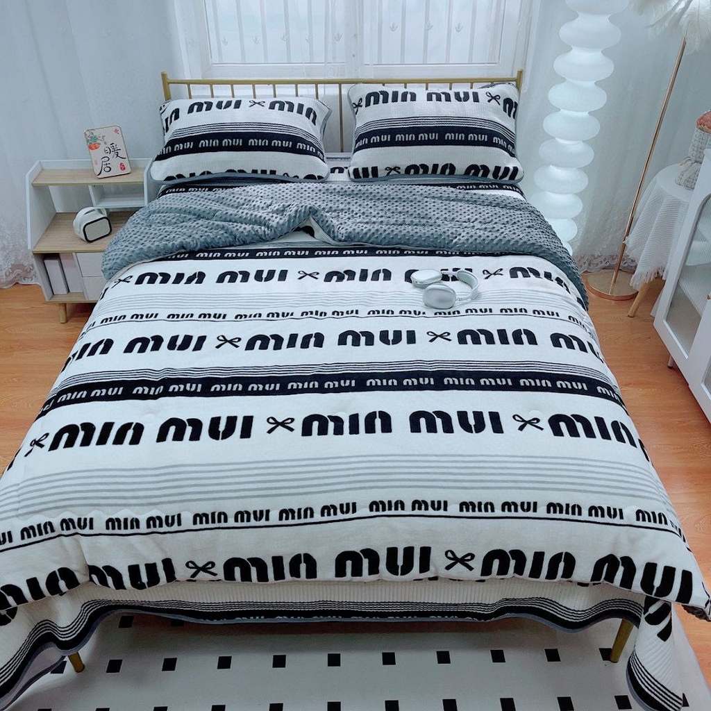 91家纺网 家纺一手货源 找家纺 暖居 2025新款加厚牛奶绒豆豆被床盖四件套跑量款 英伦