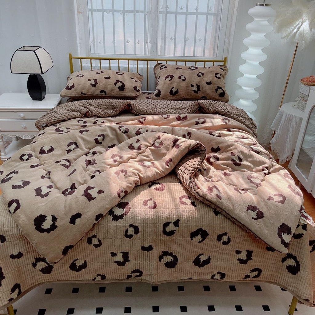 91家纺网 家纺一手货源 找家纺 暖居 2025新款加厚牛奶绒豆豆被床盖四件套跑量款 时尚豹纹