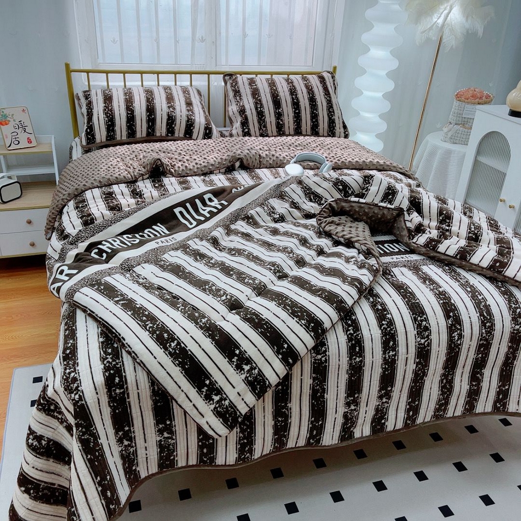 91家纺网 家纺一手货源 找家纺 暖居 2025新款加厚牛奶绒豆豆被床盖四件套跑量款 印象