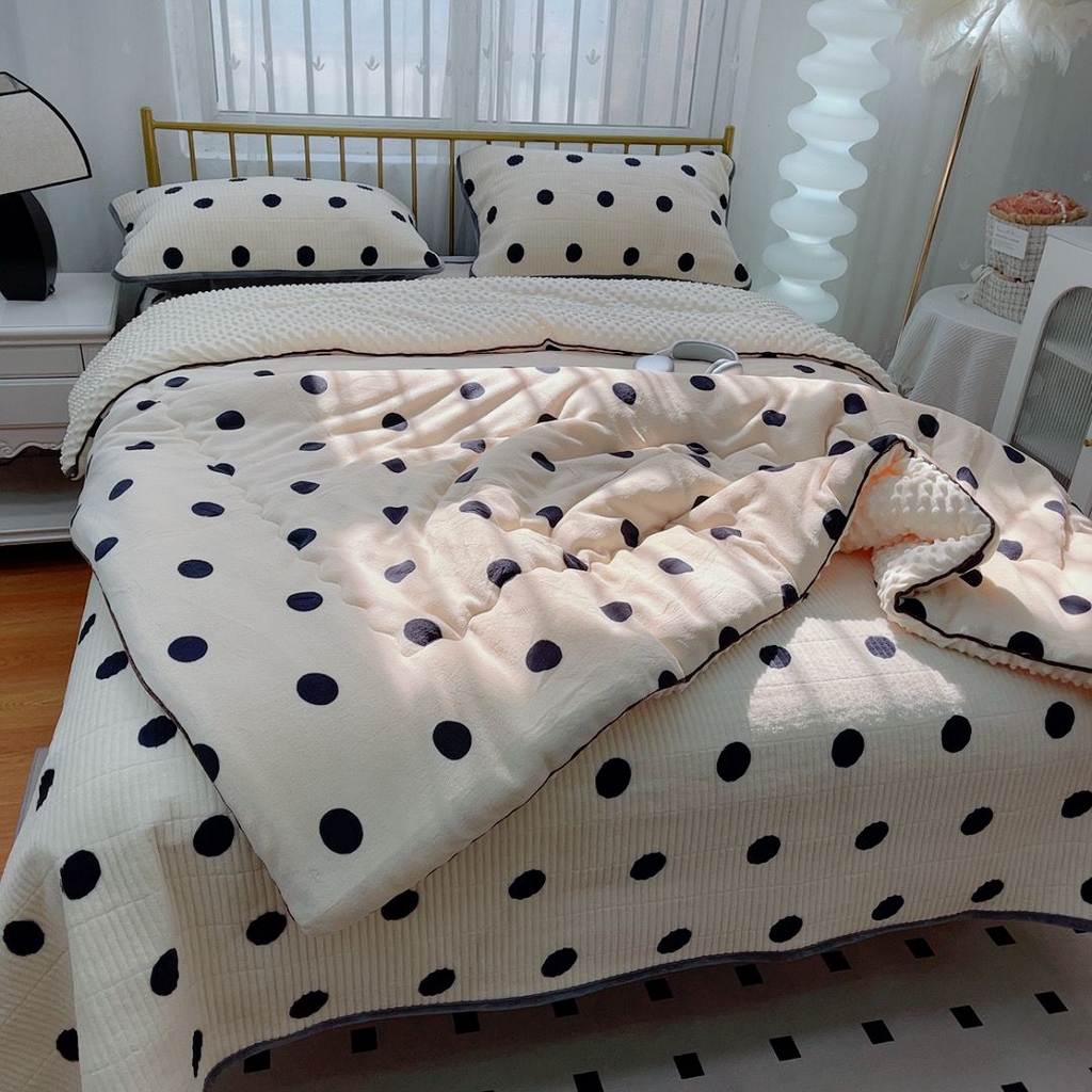 91家纺网 家纺一手货源 找家纺 暖居 2025新款加厚牛奶绒豆豆被床盖四件套跑量款 奶白大波点
