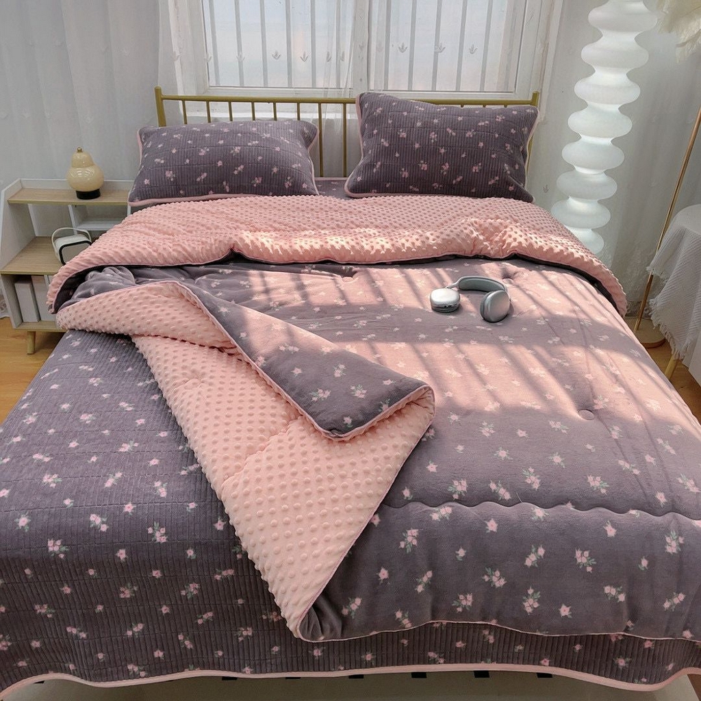 91家纺网 家纺一手货源 找家纺 暖居 2025新款加厚牛奶绒豆豆被床盖四件套跑量款 紫花香草