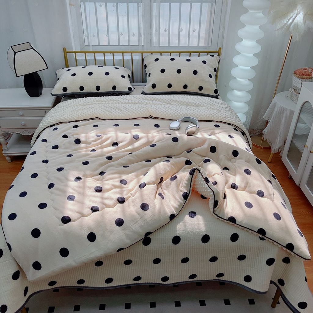 91家纺网 家纺一手货源 找家纺 暖居 2025新款加厚牛奶绒豆豆被床盖四件套跑量款 奶白大波点