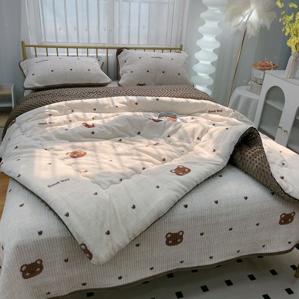 91家纺网 家纺一手货源 找家纺 暖居 2025新款加厚牛奶绒豆豆被床盖四件套跑量款 爱心小熊