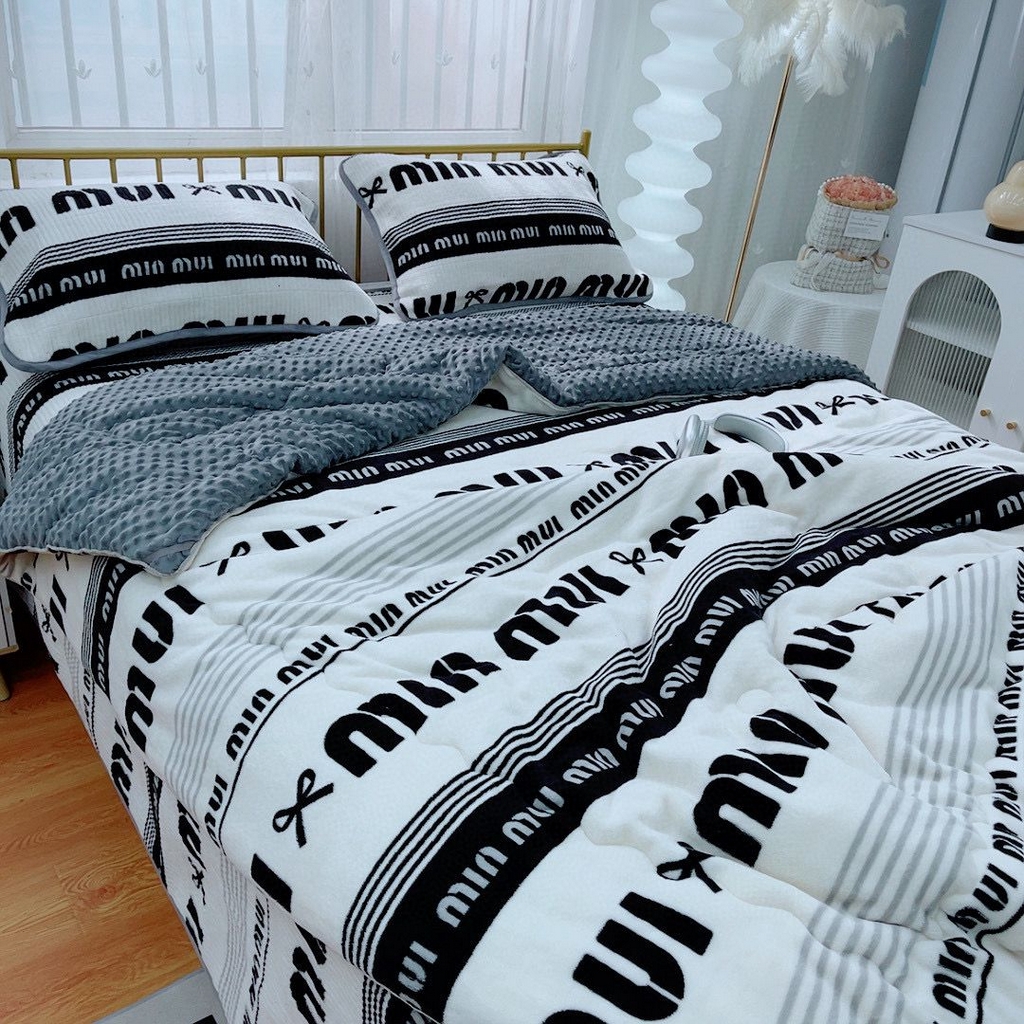 91家纺网 家纺一手货源 找家纺 暖居 2025新款加厚牛奶绒豆豆被床盖四件套跑量款 英伦