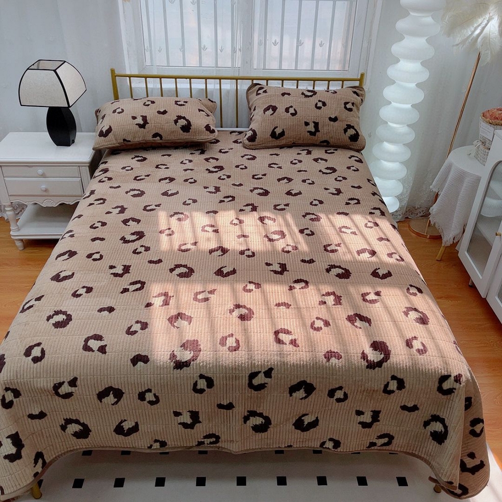 91家纺网 家纺一手货源 找家纺 暖居 2025新款加厚牛奶绒豆豆被床盖四件套跑量款 时尚豹纹