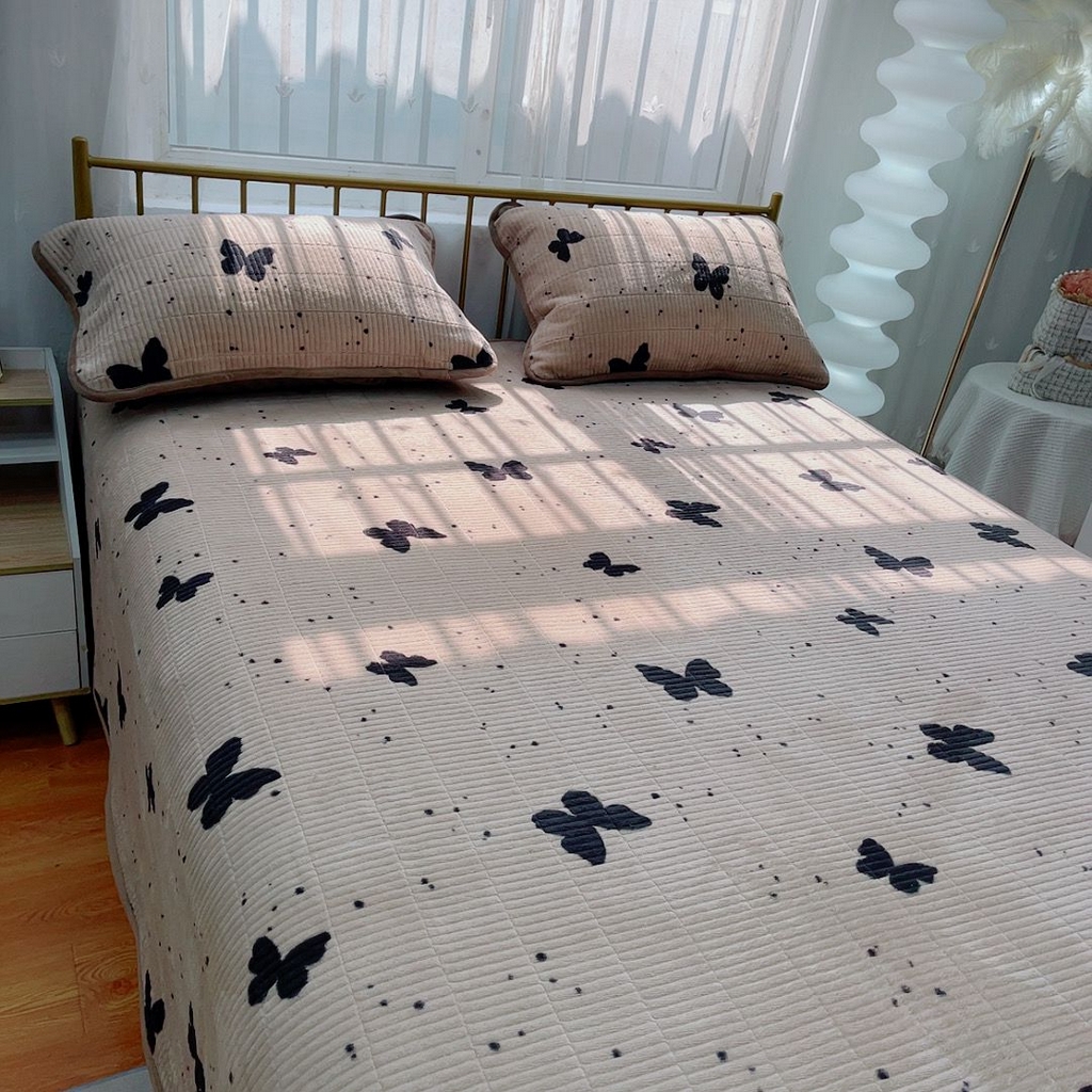 91家纺网 家纺一手货源 找家纺 暖居 2025新款加厚牛奶绒豆豆被床盖四件套跑量款 幻蝶