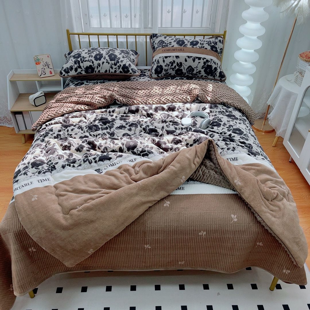 91家纺网 家纺一手货源 找家纺 暖居 2025新款加厚牛奶绒豆豆被床盖四件套跑量款 黑玫瑰