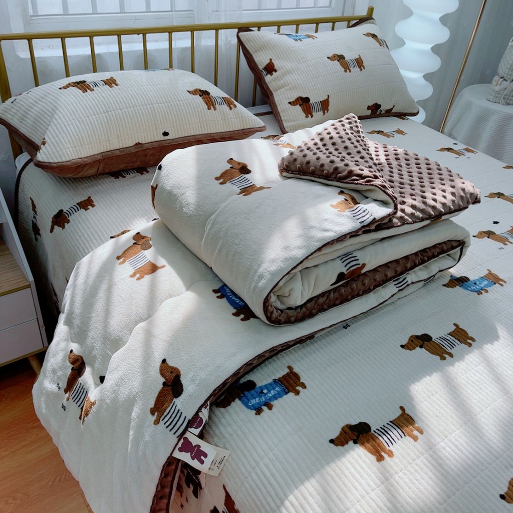 暖居 2025新款加厚牛奶绒豆豆被床盖四件套跑量款 香肠狗