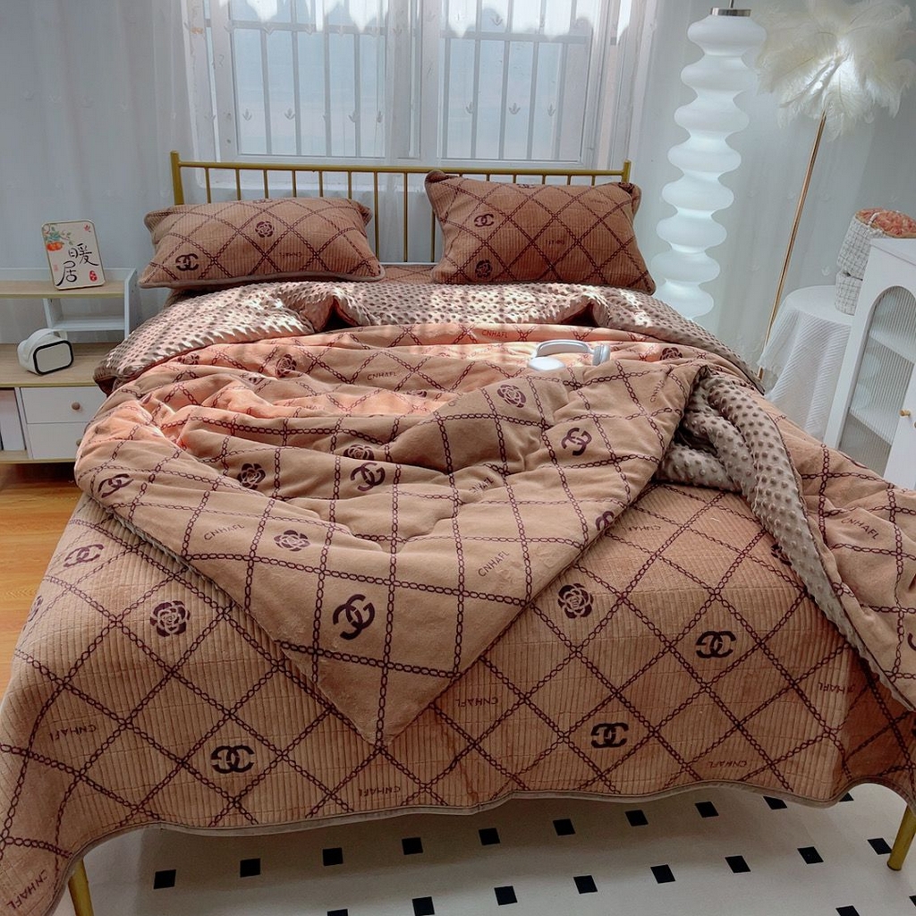 91家纺网 家纺一手货源 找家纺 暖居 2025新款加厚牛奶绒豆豆被床盖四件套跑量款 潮牌咖