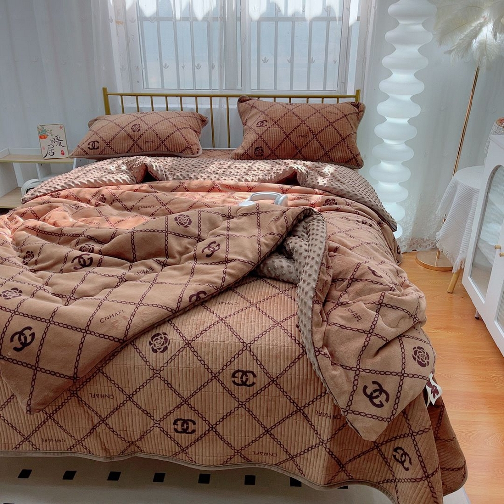 91家纺网 家纺一手货源 找家纺 暖居 2025新款加厚牛奶绒豆豆被床盖四件套跑量款 潮牌咖