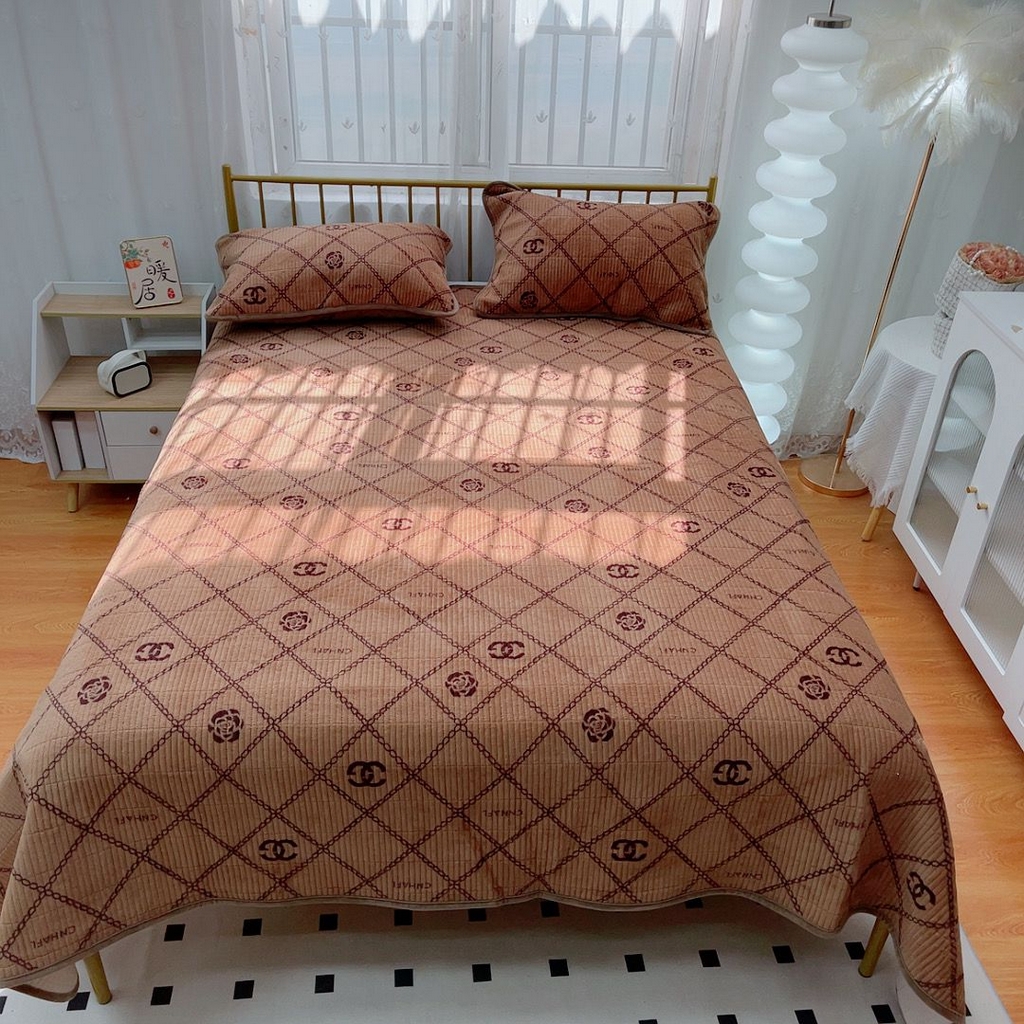 91家纺网 家纺一手货源 找家纺 暖居 2025新款加厚牛奶绒豆豆被床盖四件套跑量款 潮牌咖