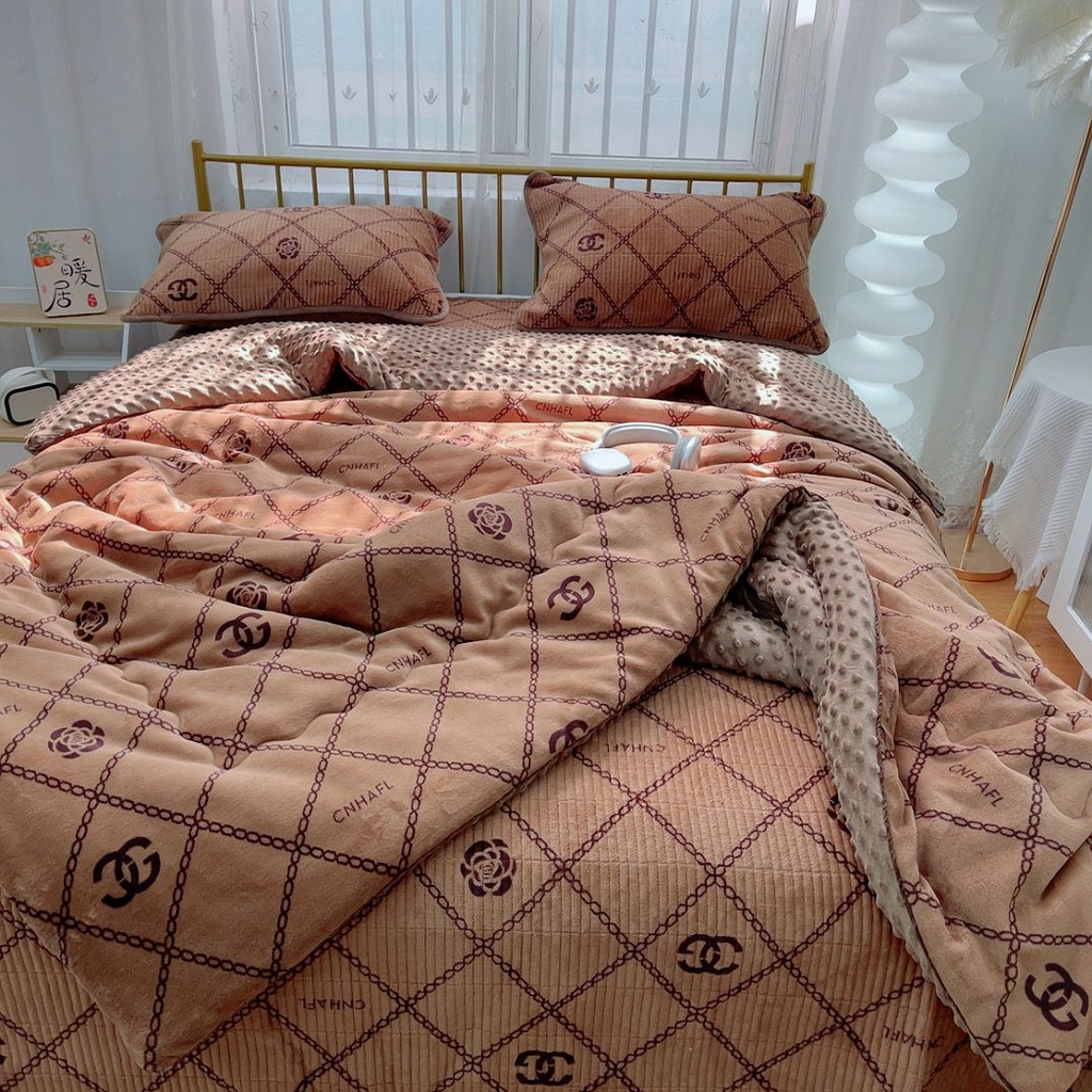 91家纺网 家纺一手货源 找家纺 暖居 2025新款加厚牛奶绒豆豆被床盖四件套跑量款 潮牌咖