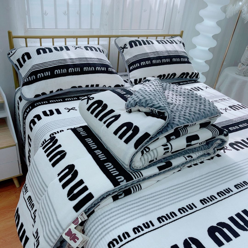 暖居 2025新款加厚牛奶绒豆豆被床盖四件套跑量款 英伦