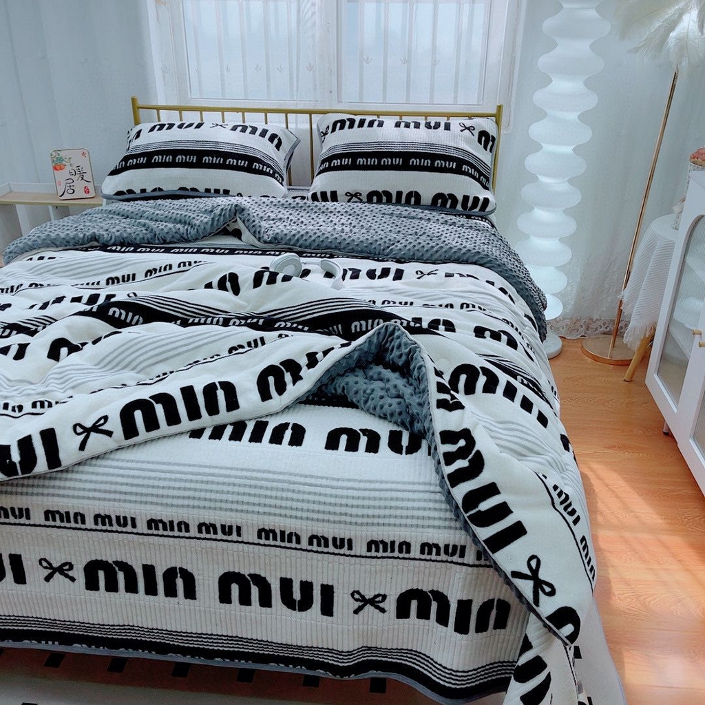 91家纺网 家纺一手货源 找家纺 暖居 2025新款加厚牛奶绒豆豆被床盖四件套跑量款 英伦