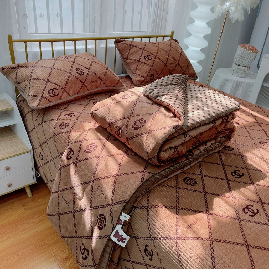 暖居 2025新款加厚牛奶绒豆豆被床盖四件套跑量款 潮牌咖