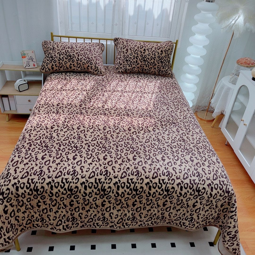 91家纺网 家纺一手货源 找家纺 暖居 2025新款加厚牛奶绒豆豆被床盖四件套跑量款 经典豹纹