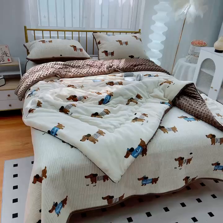 91家纺网 家纺一手货源 找家纺 暖居 2025新款加厚牛奶绒豆豆被床盖四件套跑量款 香肠狗